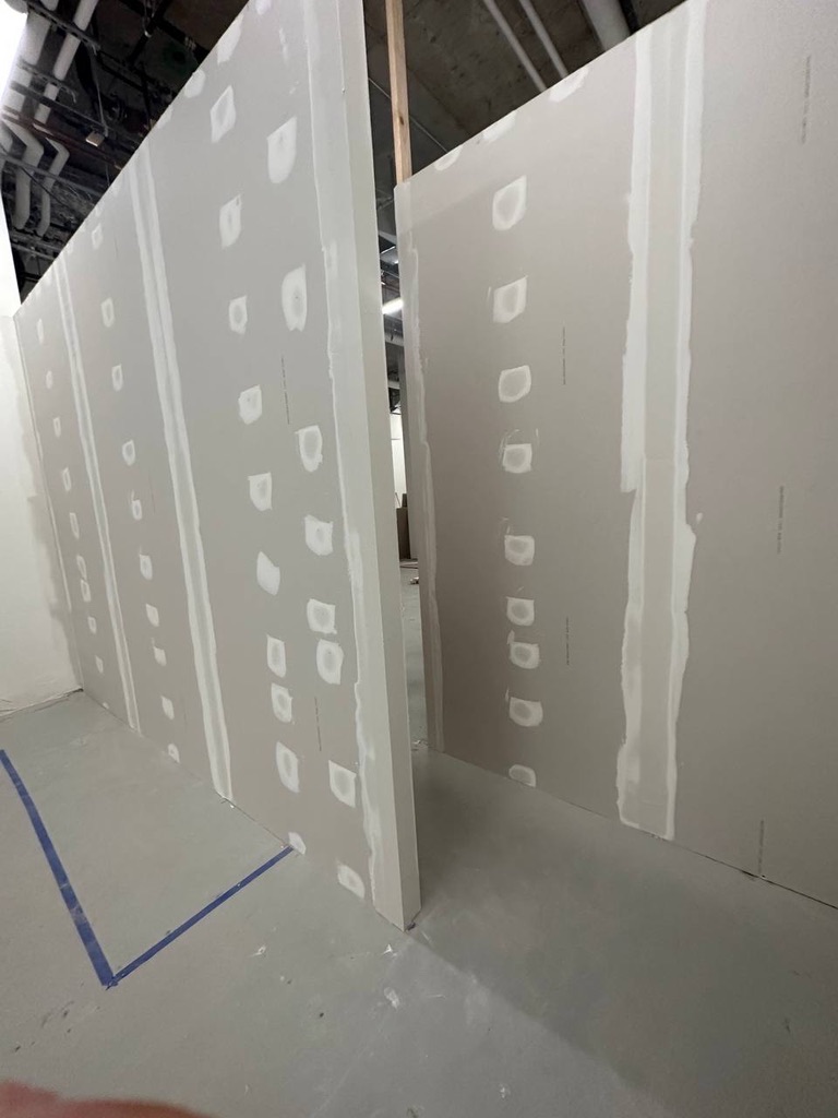 Related views of a room finish refresh